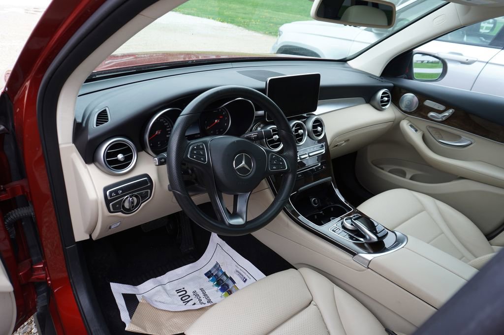 Used 2017 Mercedes-Benz GLC 300 image 3