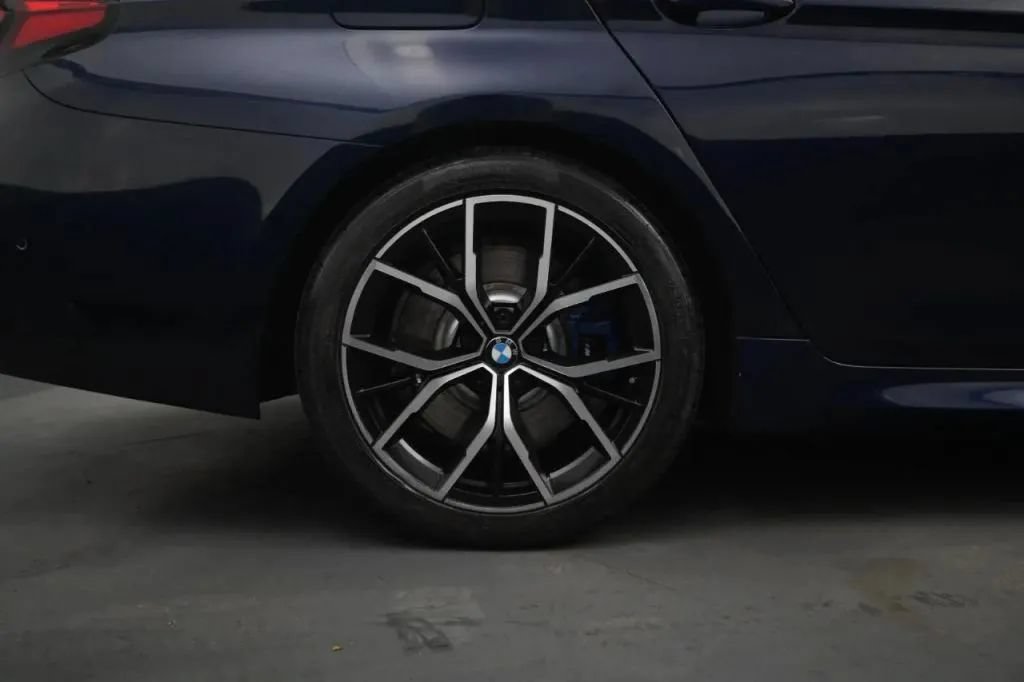 Used 2021 BMW M550i xDrive w/ Executive Package AWD/4WD image 19
