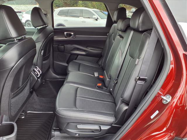 Used 2025 Kia Sorento S image 11