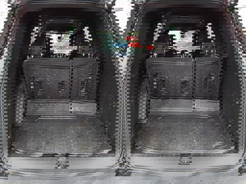 Used 2023 Chevrolet Traverse LT w/ LPO, Floor Liner Package image 10