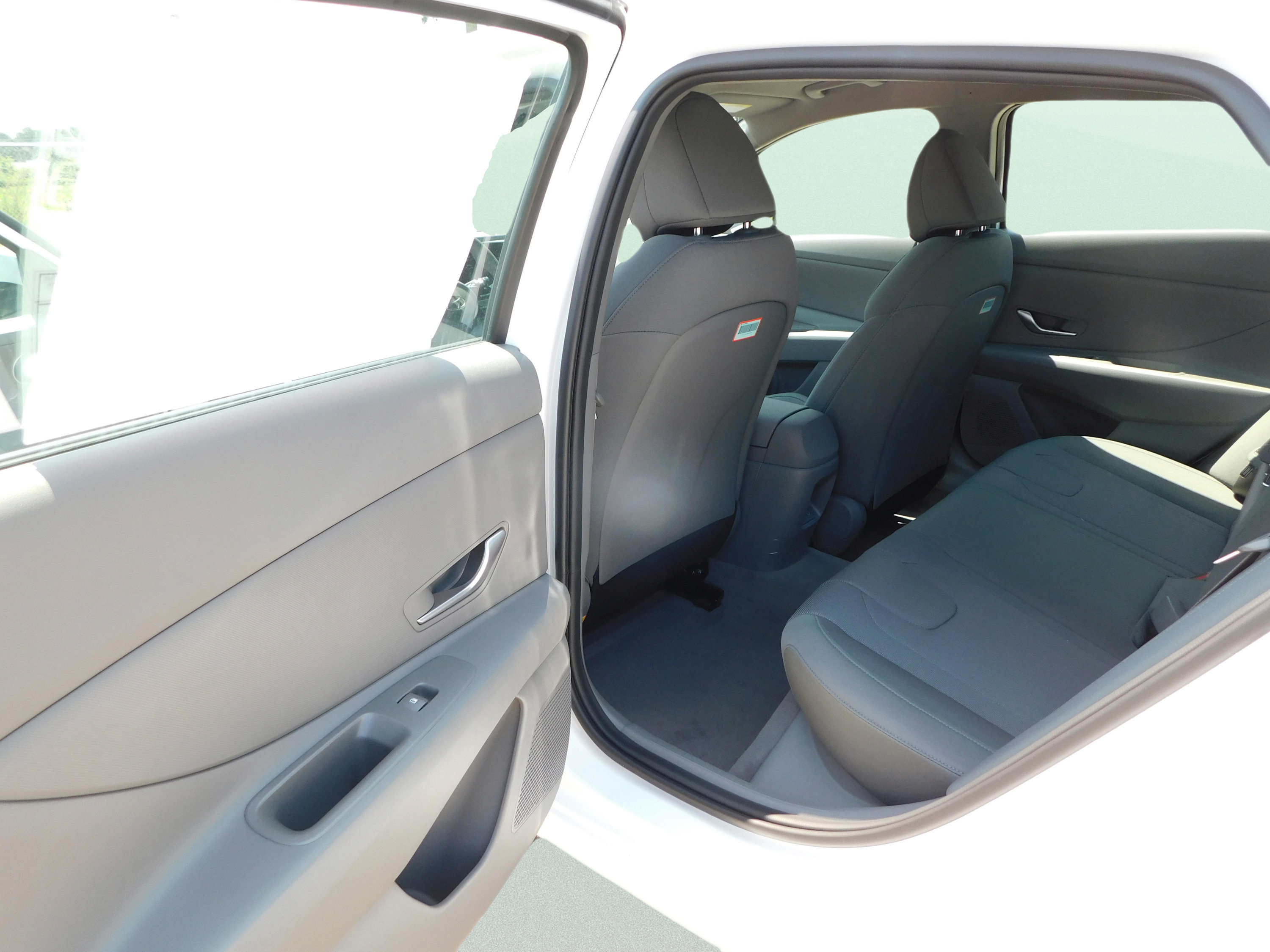 Certified 2025 Hyundai Elantra SE FWD image 10