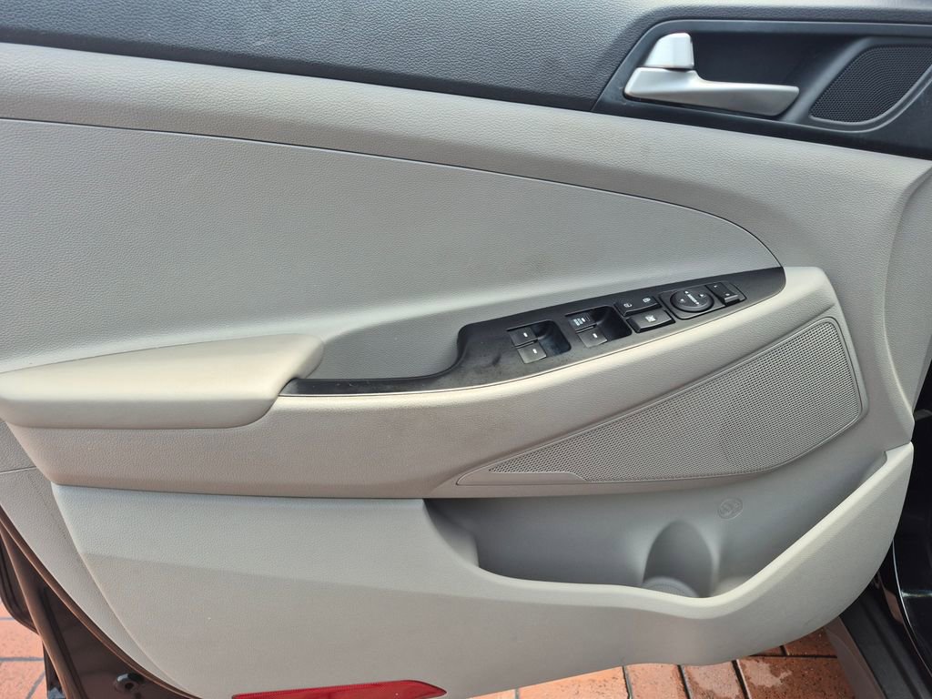 Used 2021 Hyundai Tucson SE FWD image 14