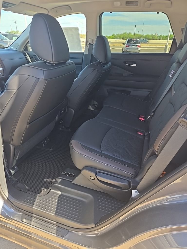 New 2026 Nissan Pathfinder Platinum image 11