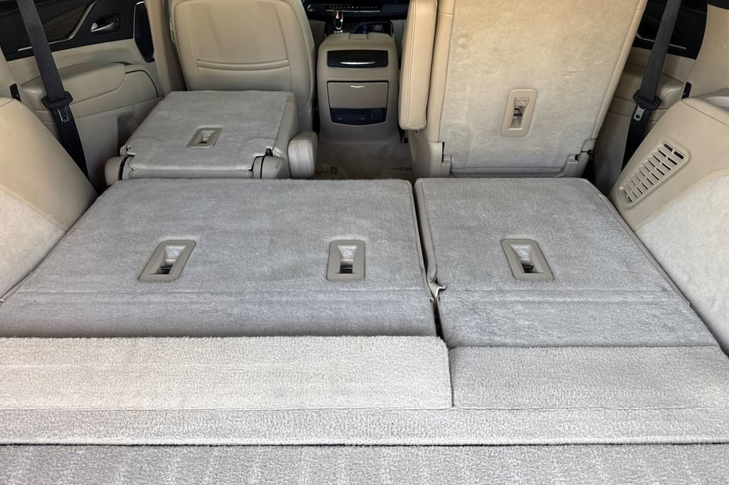 Used 2023 Cadillac Escalade Premium Luxury w/ Performance Package AWD/4WD image 18
