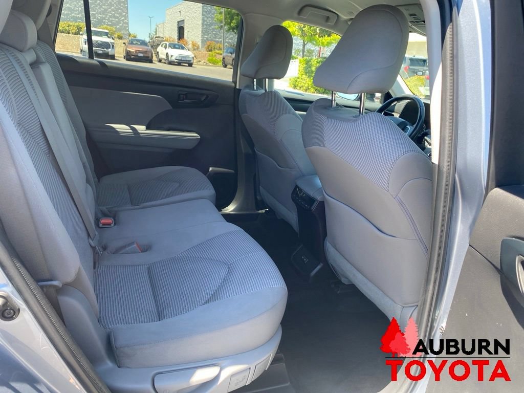Used 2022 Toyota Highlander LE AWD/4WD image 20