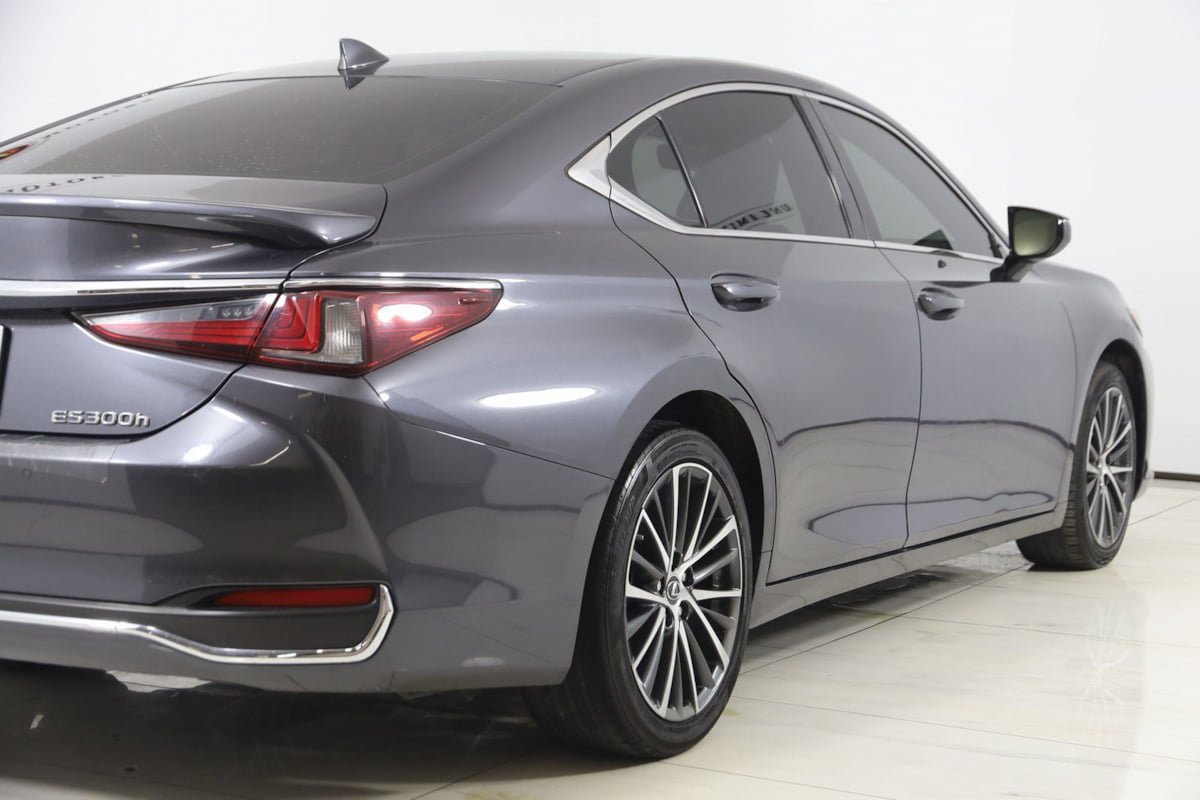 Used 2023 Lexus ES 300h w/ Premium Package image 46