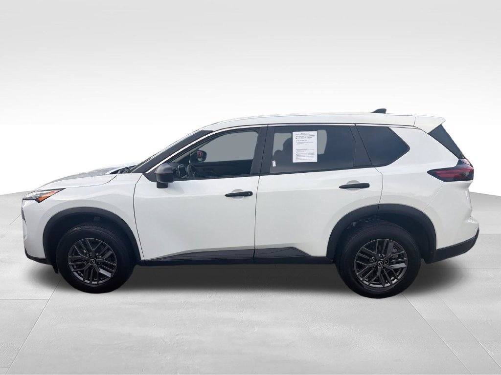 Used 2024 Nissan Rogue S FWD image 2