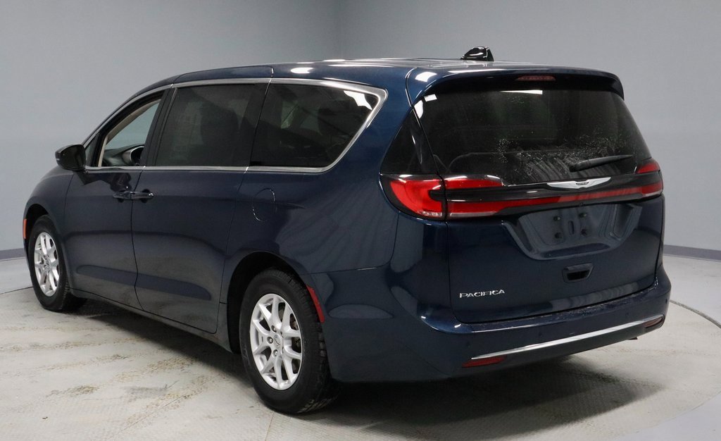 Used 2023 Chrysler Pacifica Touring-L image 12