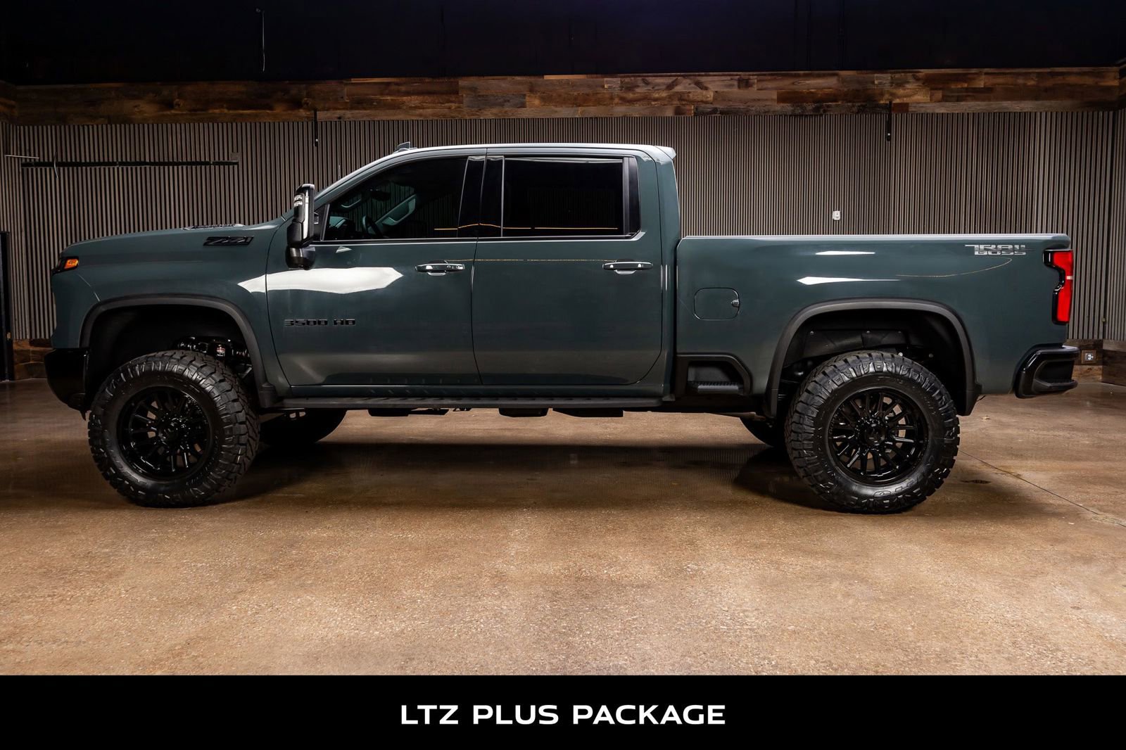 Used 2025 Chevrolet Silverado 3500 LTZ w/ LTZ Plus Package image 6