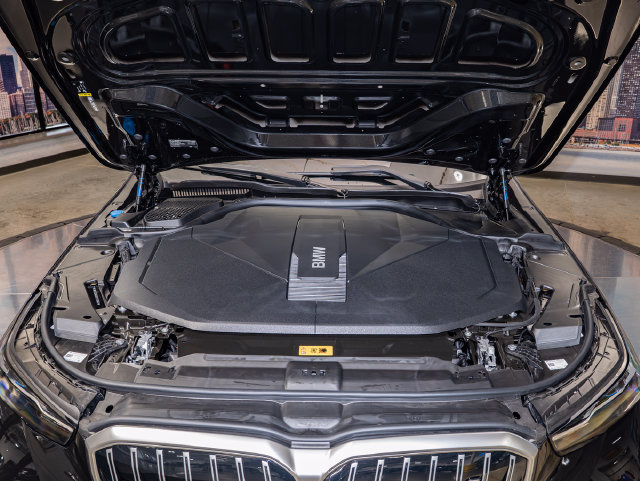 New 2027 BMW i5 xDrive40 w/ M Sport Package AWD/4WD image 5