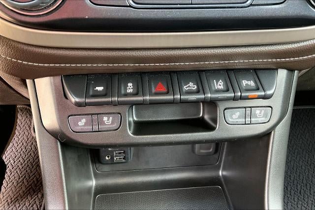Used 2022 GMC Canyon Denali AWD/4WD image 16