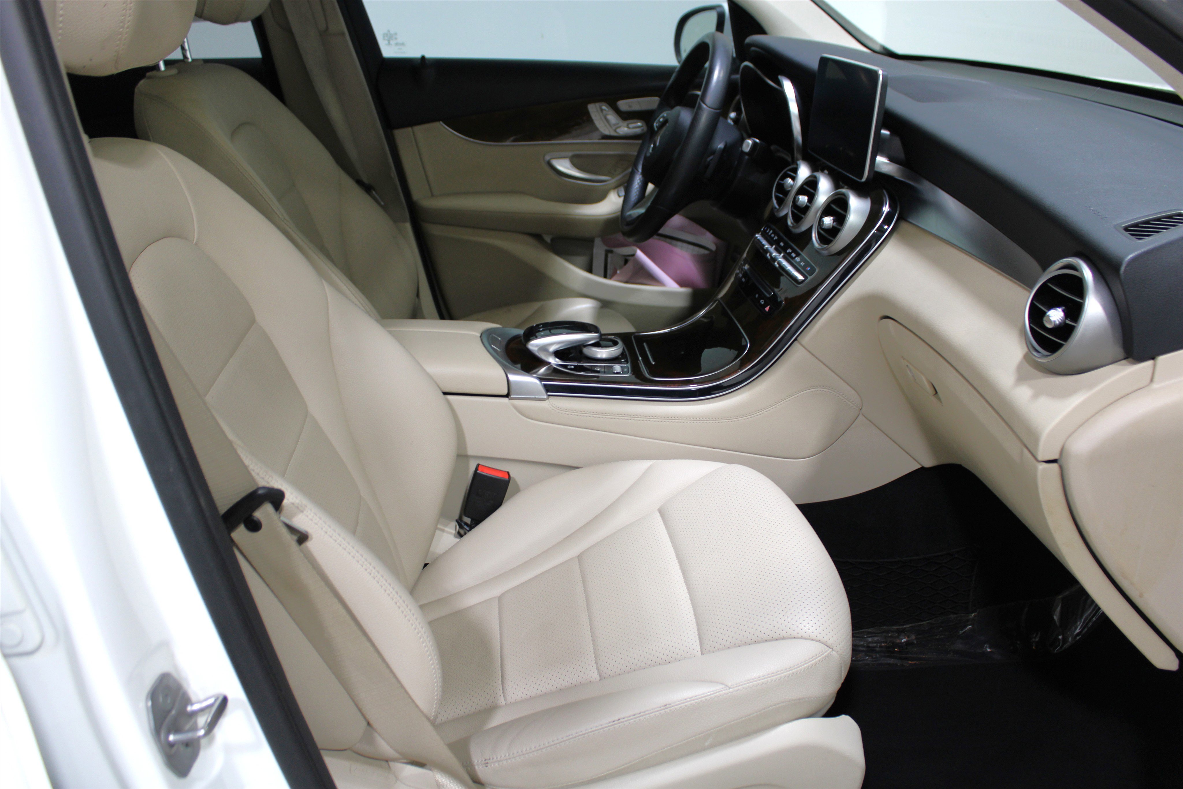 Used 2018 Mercedes-Benz GLC 300 image 24