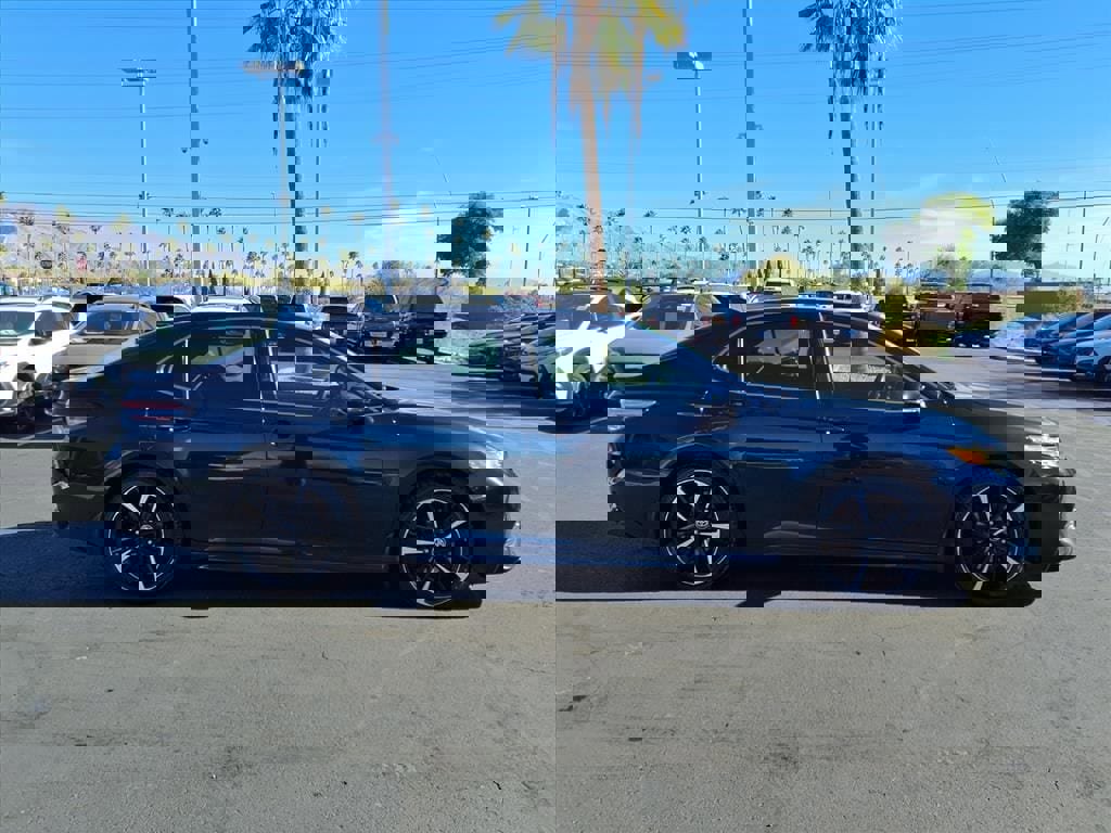 Used 2020 Toyota Camry XSE image 10