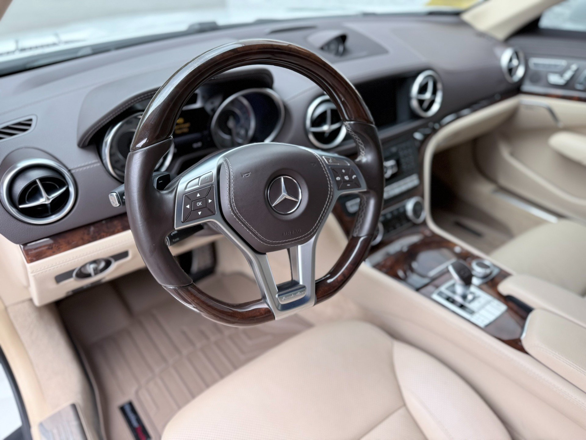 Used 2015 Mercedes-Benz SL 550 image 14