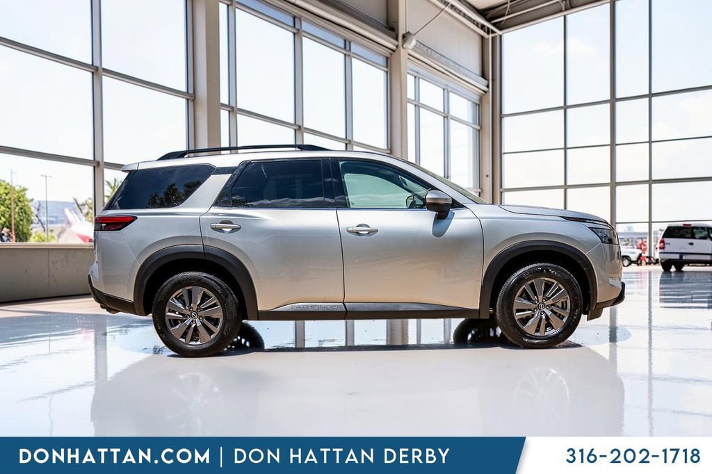 Used 2025 Nissan Pathfinder SV FWD image 33