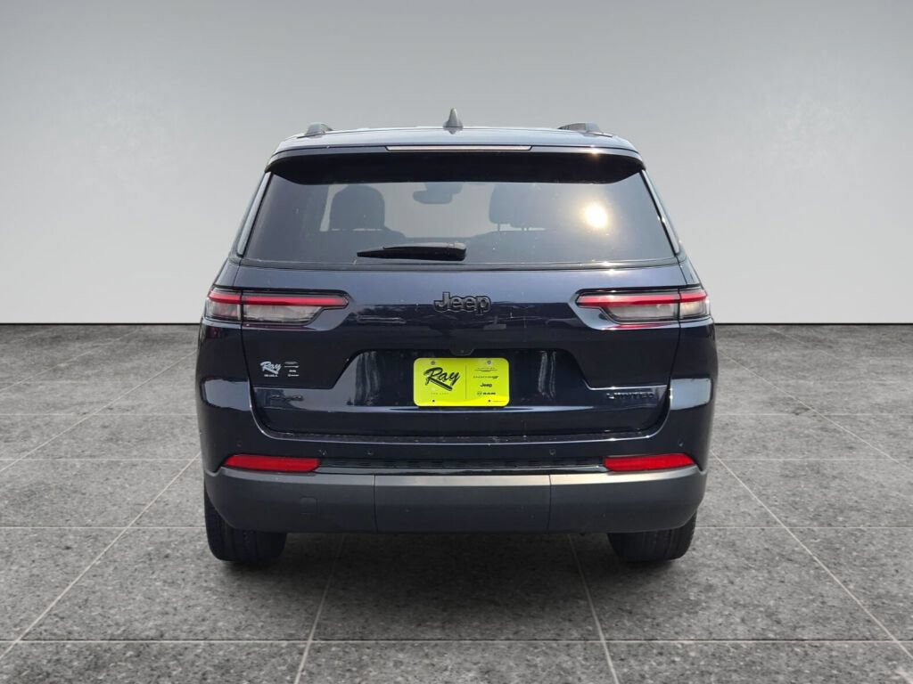 Used 2024 Jeep Grand Cherokee L Limited w/ Black Appearance Package AWD/4WD image 14