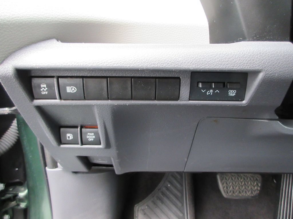 Used 2022 Toyota Sienna XLE AWD/4WD image 24
