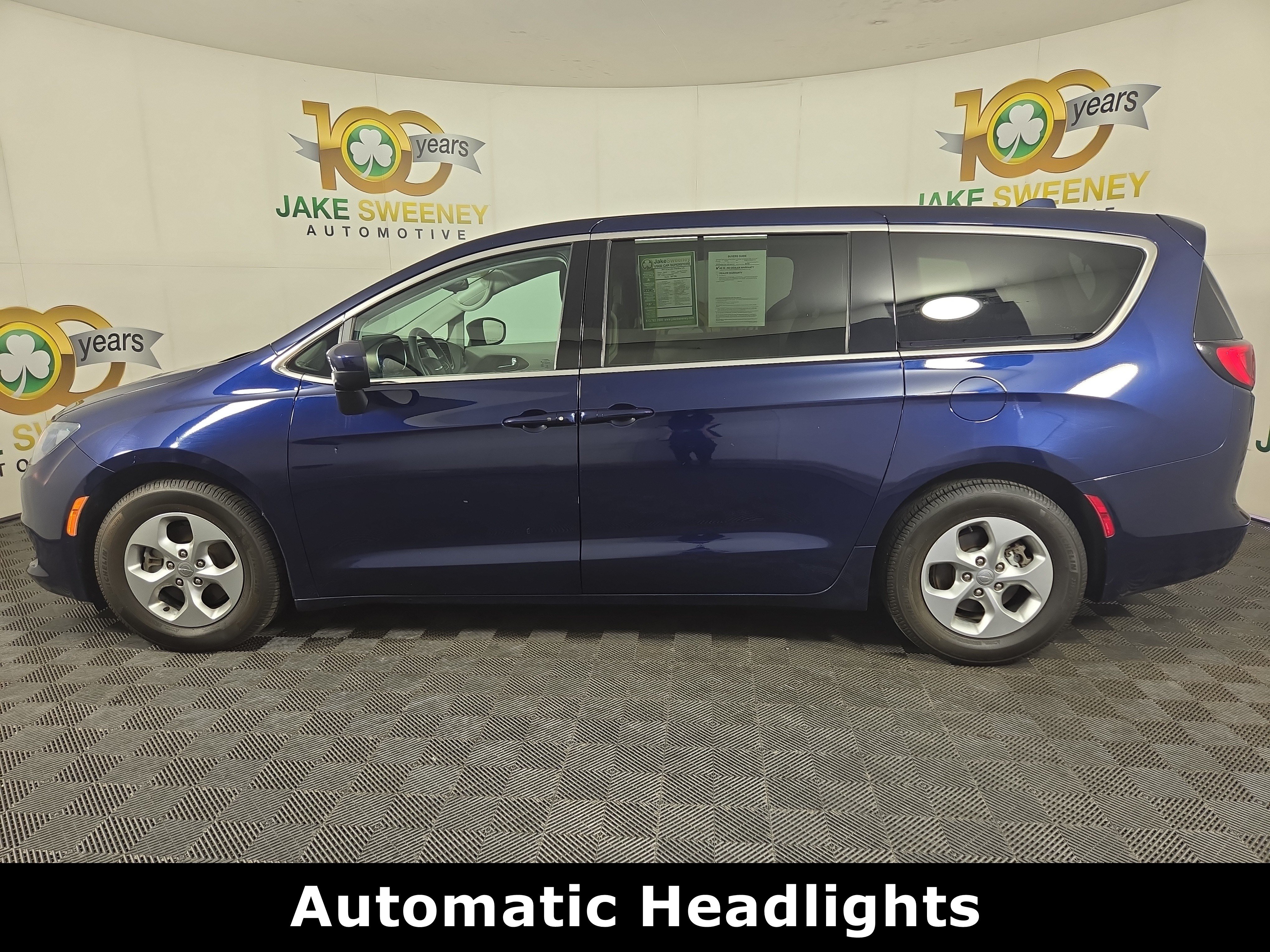 Used 2017 Chrysler Pacifica LX w/ Tire & Wheel Group FWD image 4