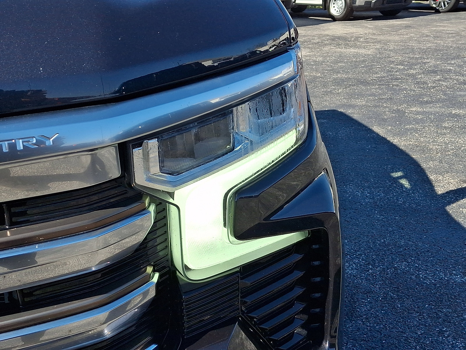 Used 2022 Chevrolet Silverado 1500 High Country w/ Technology Package image 11