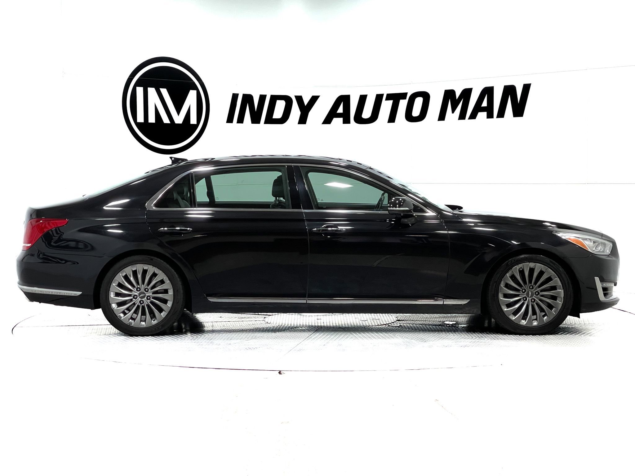 Used 2018 Genesis G90 3.3T Premium AWD/4WD image 3