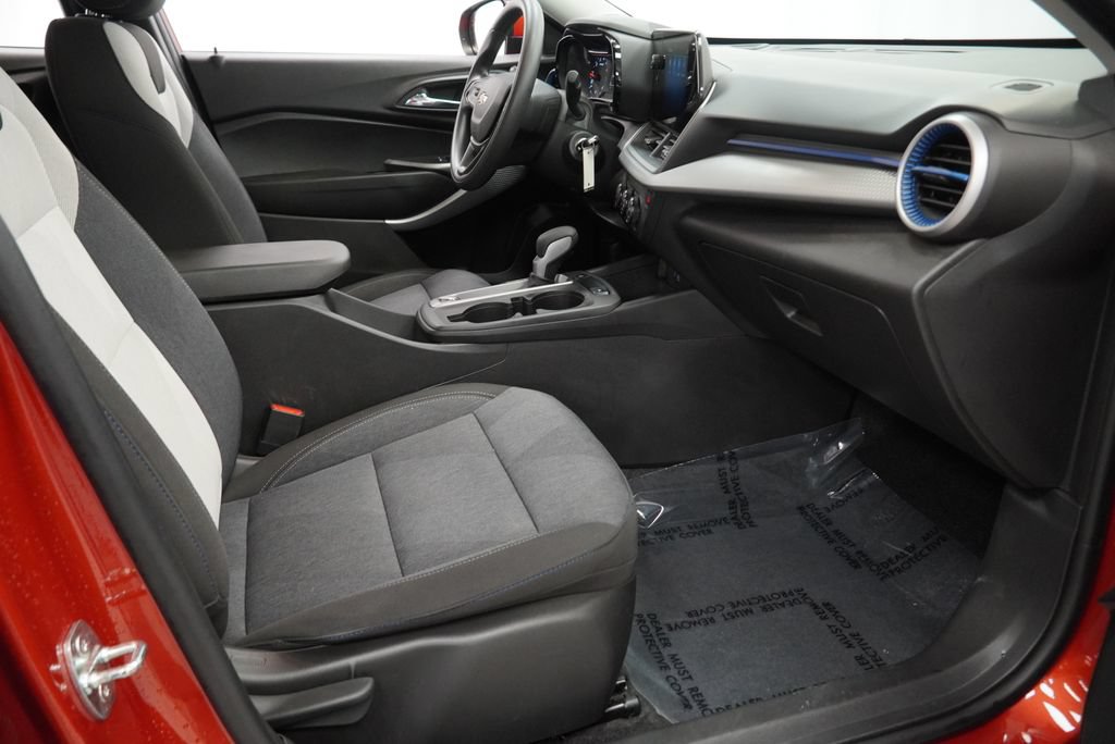 Certified 2024 Chevrolet Trax LS w/ LS Convenience Package FWD image 31
