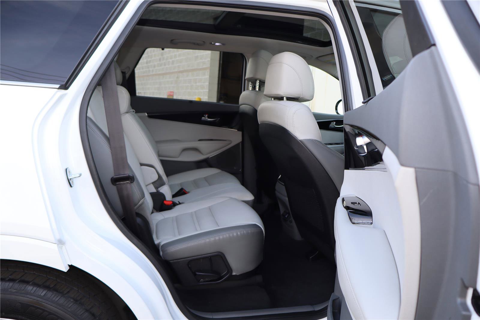 Used 2017 Kia Sorento SX image 30