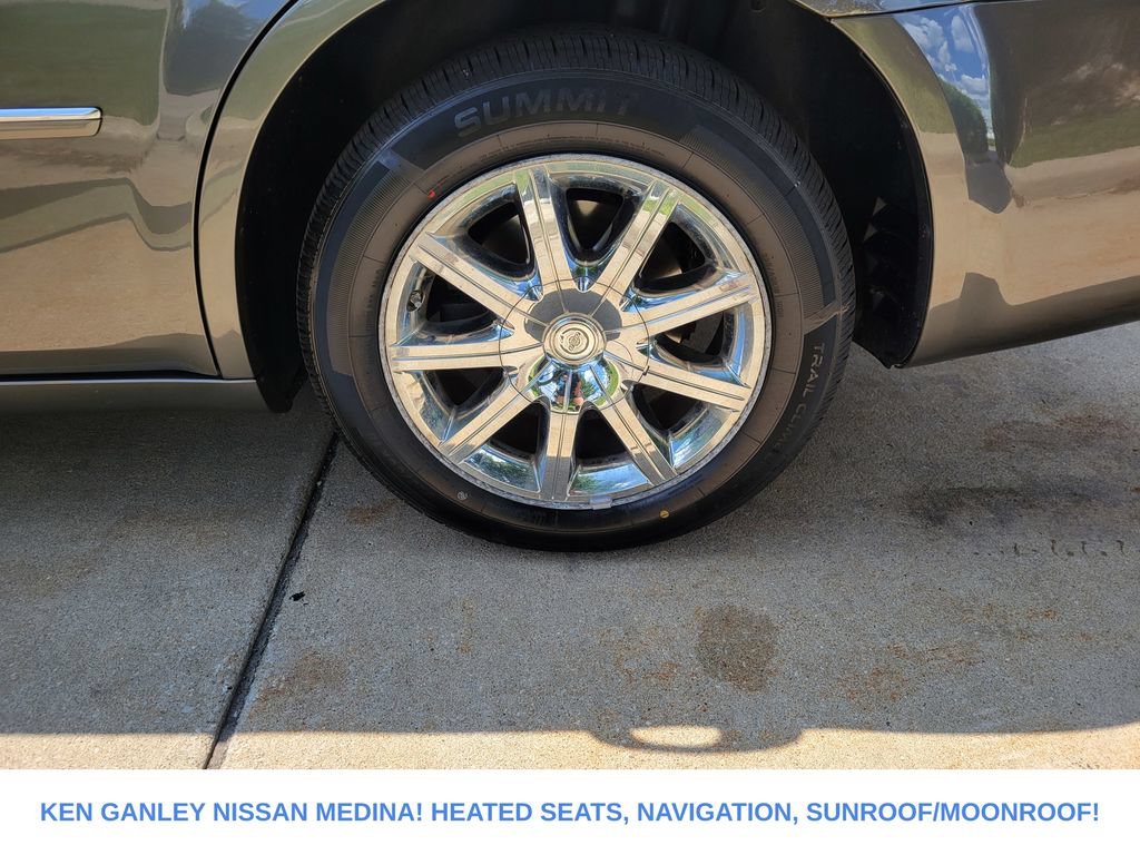 Used 2009 Chrysler 300 C RWD image 19