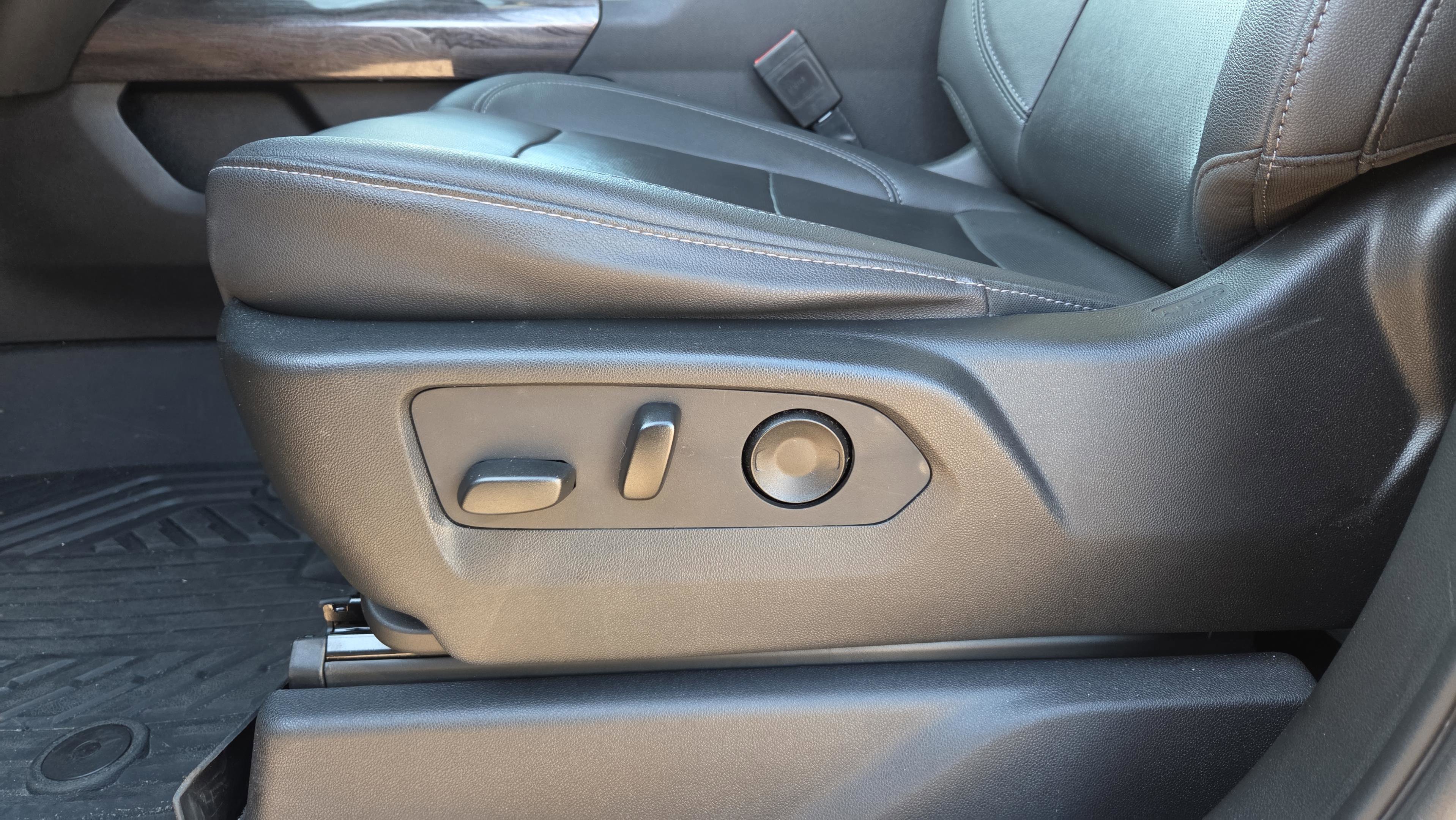 Used 2024 Chevrolet Silverado 2500 LTZ w/ LTZ Premium Package image 21