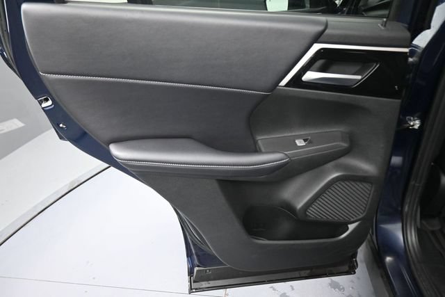 Used 2024 Mitsubishi Outlander FWD image 26