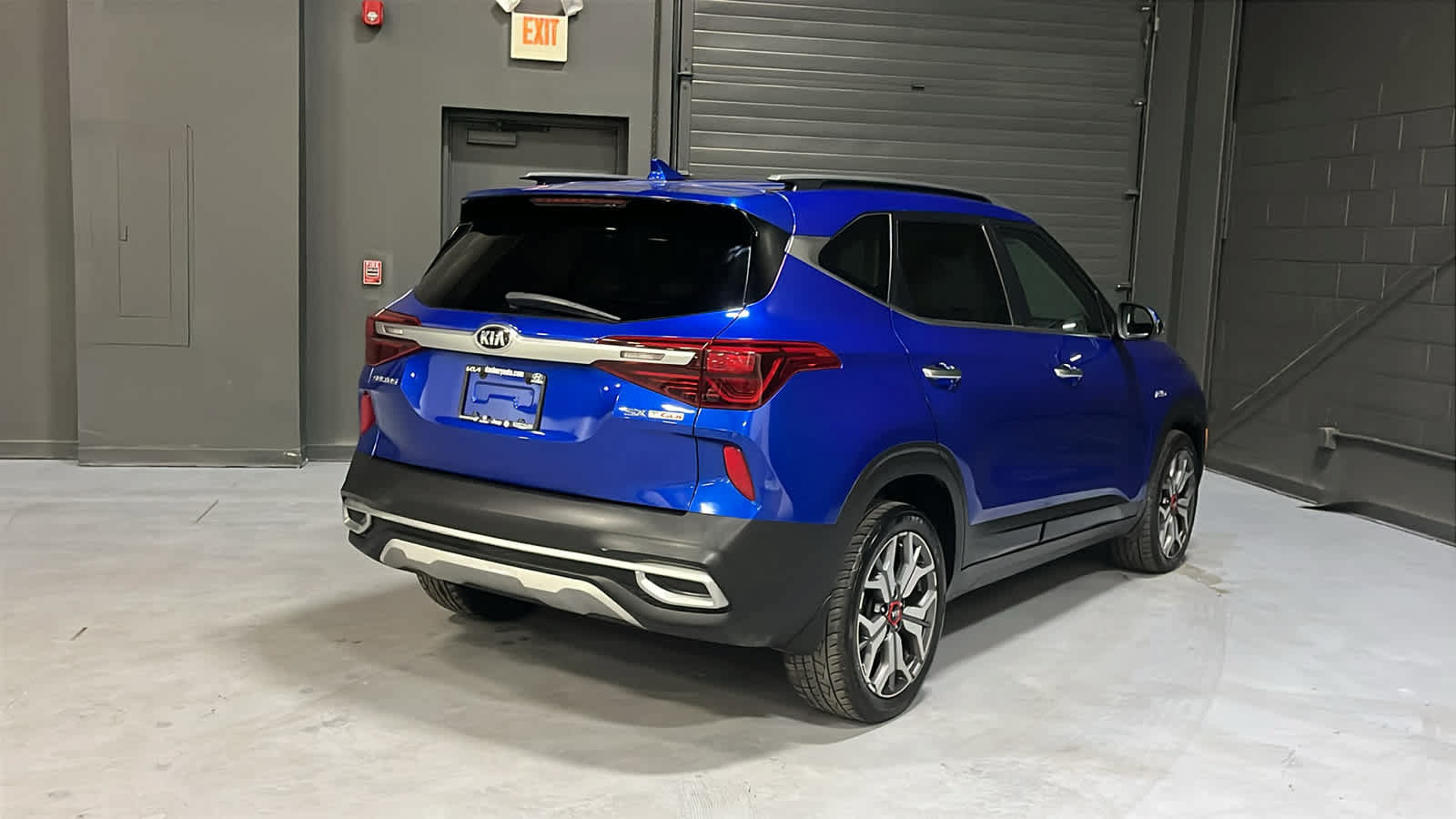 Used 2021 Kia Seltos SX w/ SX Sunroof Package AWD/4WD image 4