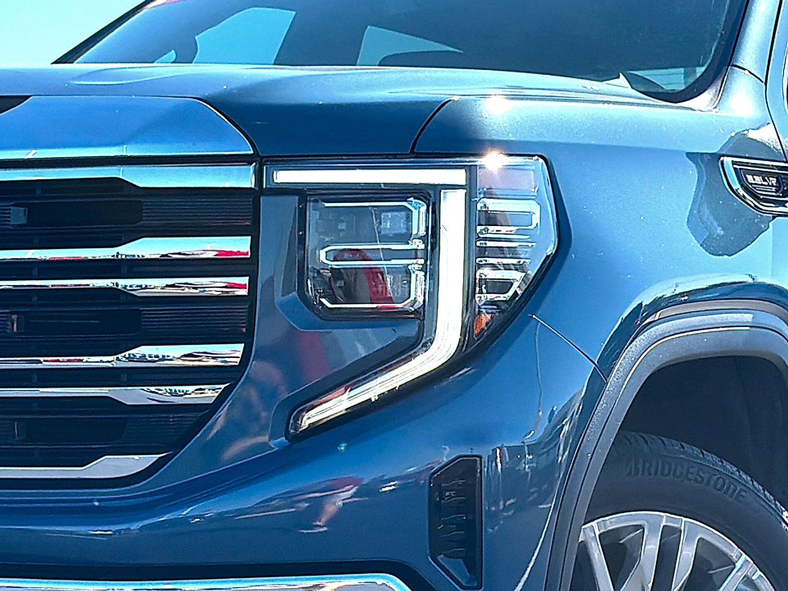 Used 2024 GMC Sierra 1500 SLT AWD/4WD image 4