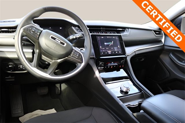 Used 2023 Jeep Grand Cherokee Laredo image 13