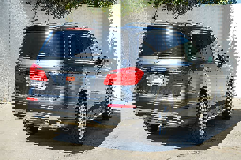Used 2014 Mercedes-Benz GL 450 4MATIC image 4