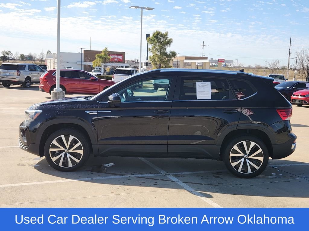 Used 2024 Volkswagen Taos SE image 4