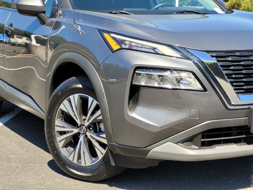 Used 2023 Nissan Rogue SV FWD image 4