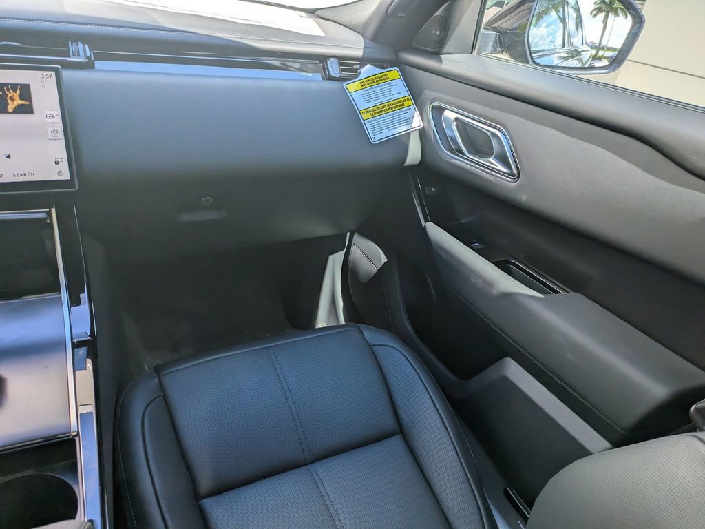 New 2026 Land Rover Range Rover Velar Dynamic SE image 17