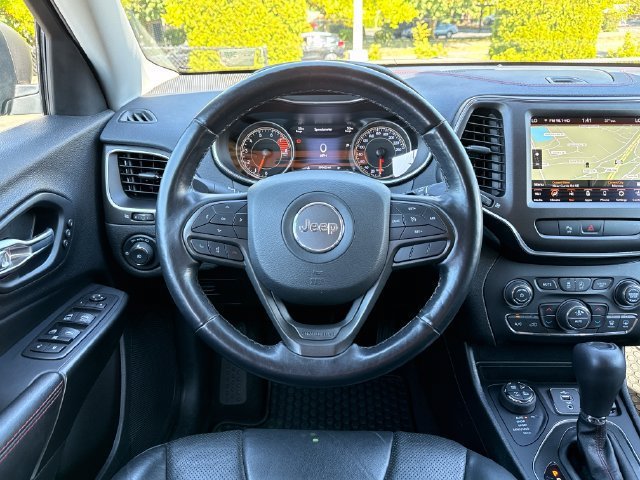 Used 2021 Jeep Cherokee Trailhawk AWD/4WD image 10