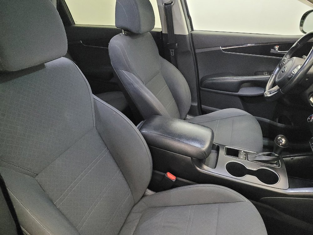 Used 2017 Kia Sorento LX w/ LX Convenience Package image 21