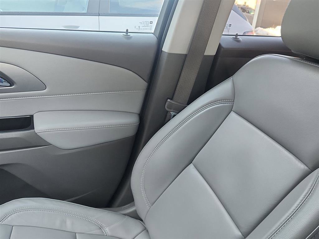 Used 2020 Chevrolet Traverse LT w/ LT Premium Package image 14
