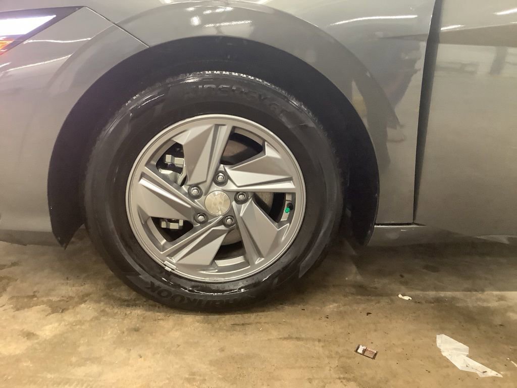 Used 2024 Hyundai Elantra SE FWD image 22