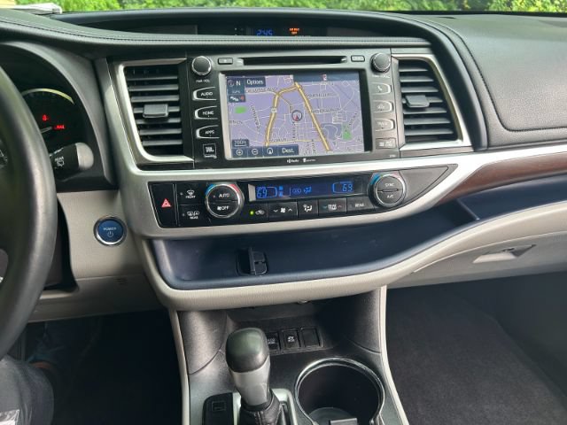 Used 2015 Toyota Highlander Limited Platinum AWD/4WD image 13