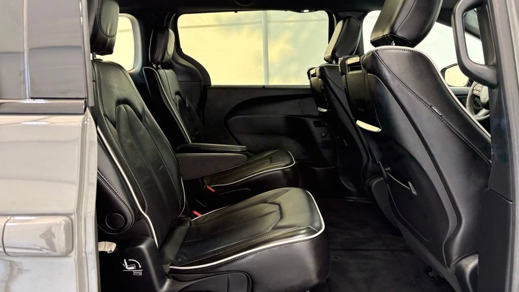 Used 2023 Chrysler Pacifica Limited w/ Uconnect Theater Family Group AWD/4WD image 31