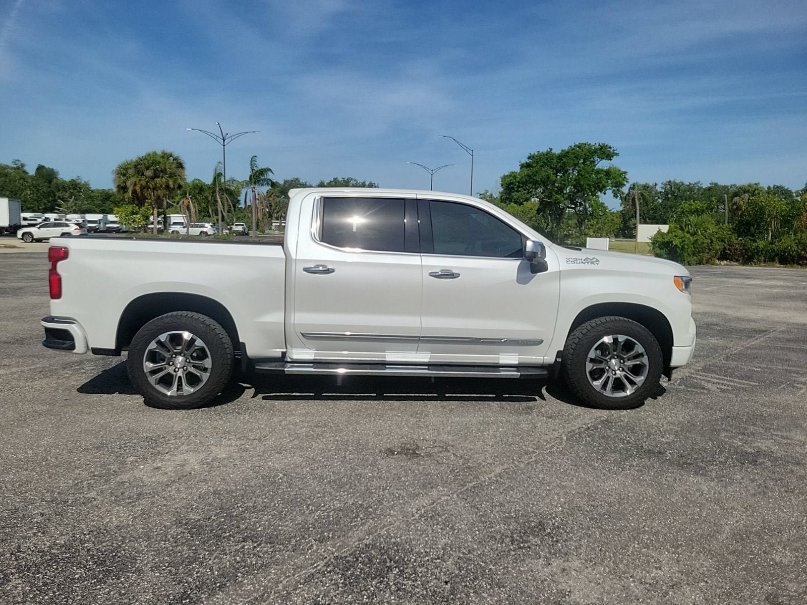 Used 2024 Chevrolet Silverado 1500 High Country w/ Technology Package AWD/4WD image 5