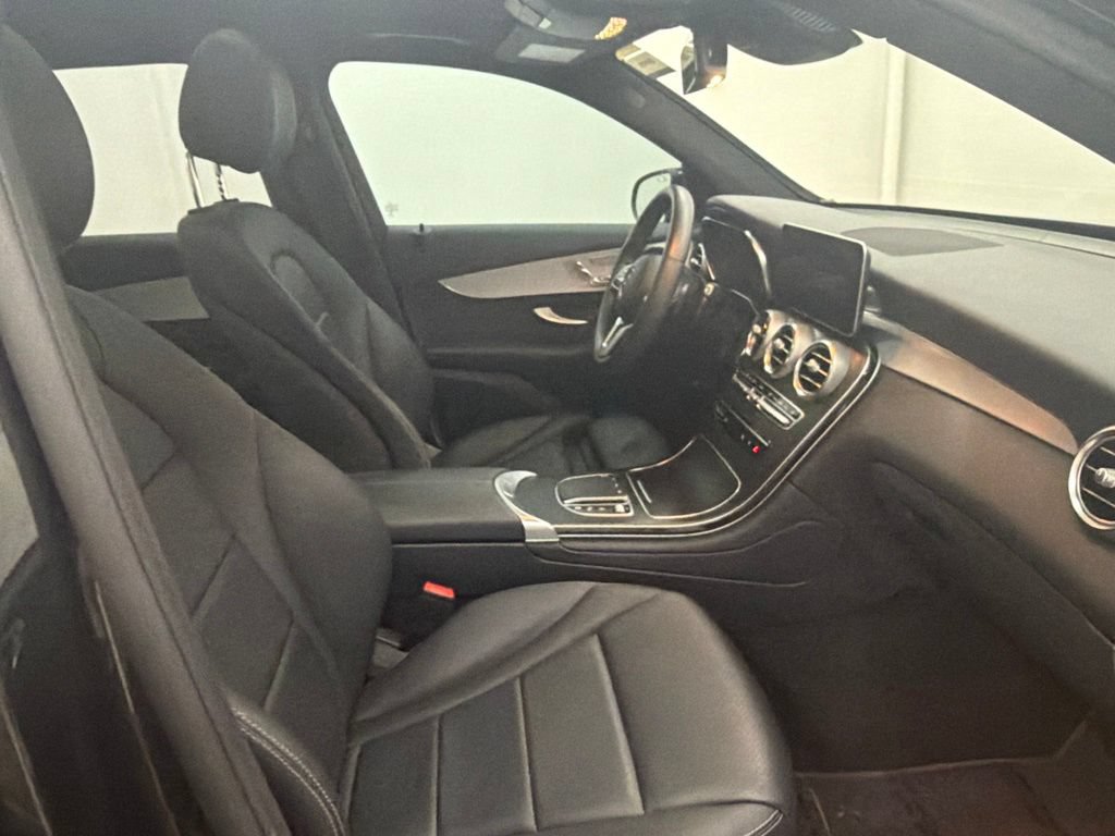 Used 2022 Mercedes-Benz GLC 300 image 26