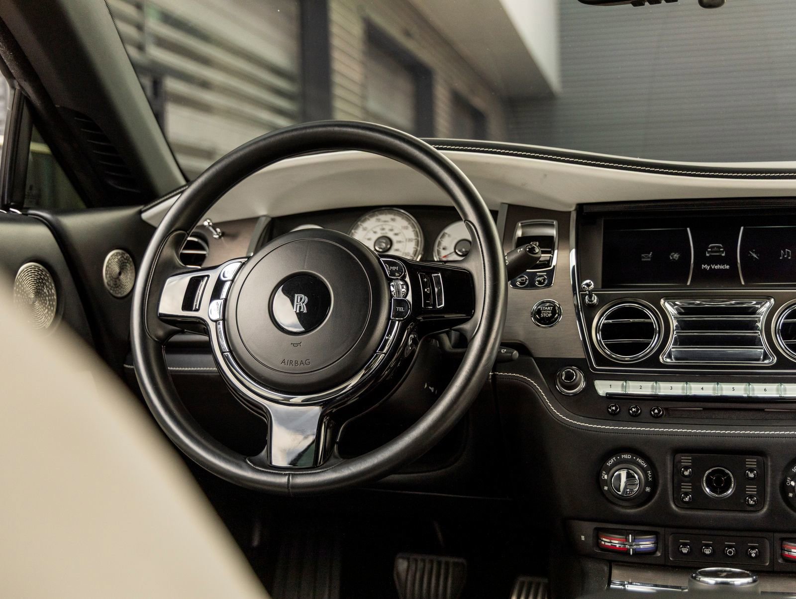 Used 2018 Rolls-Royce Wraith image 47