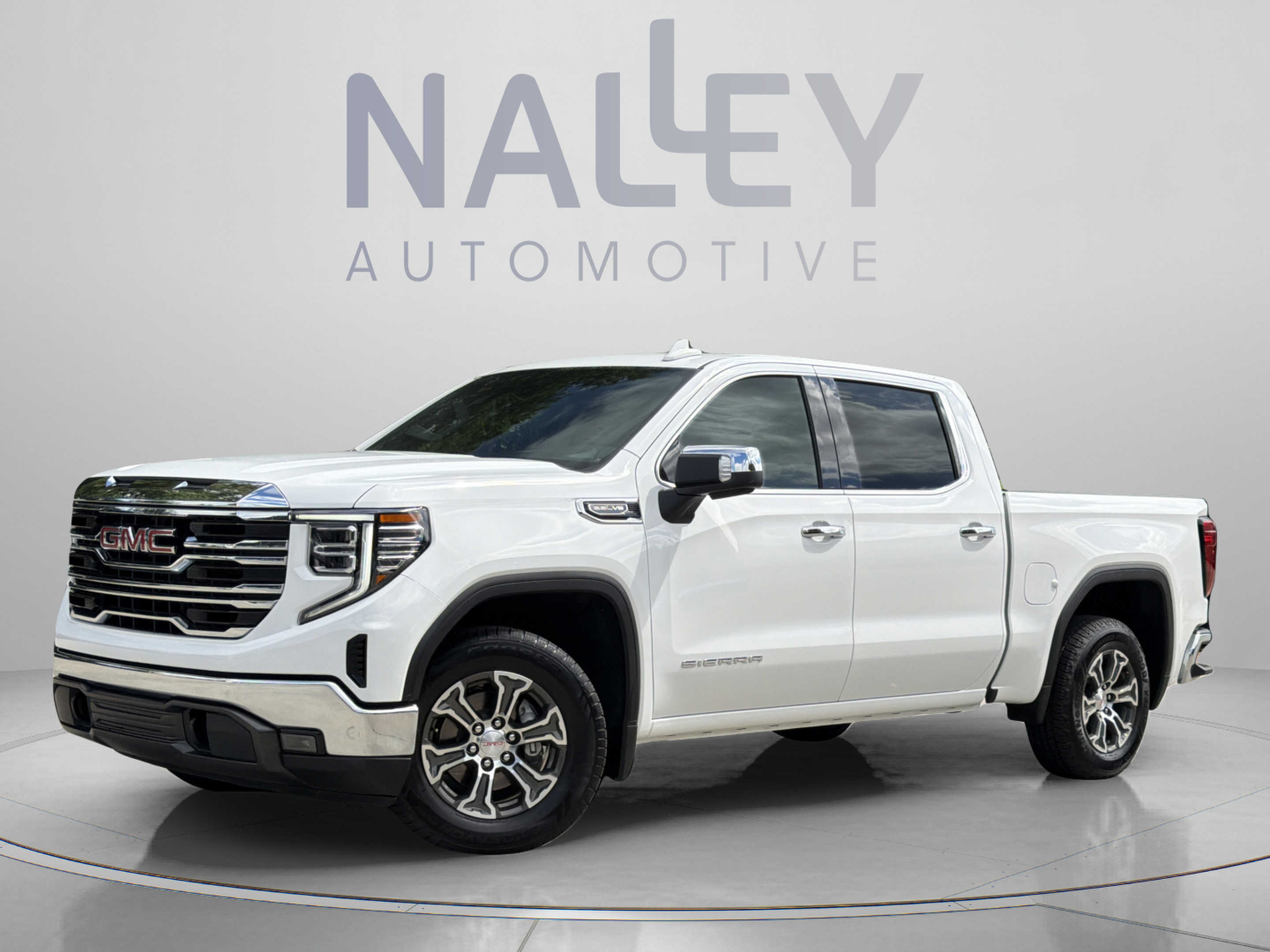 Used 2025 GMC Sierra 1500 SLT RWD image 1