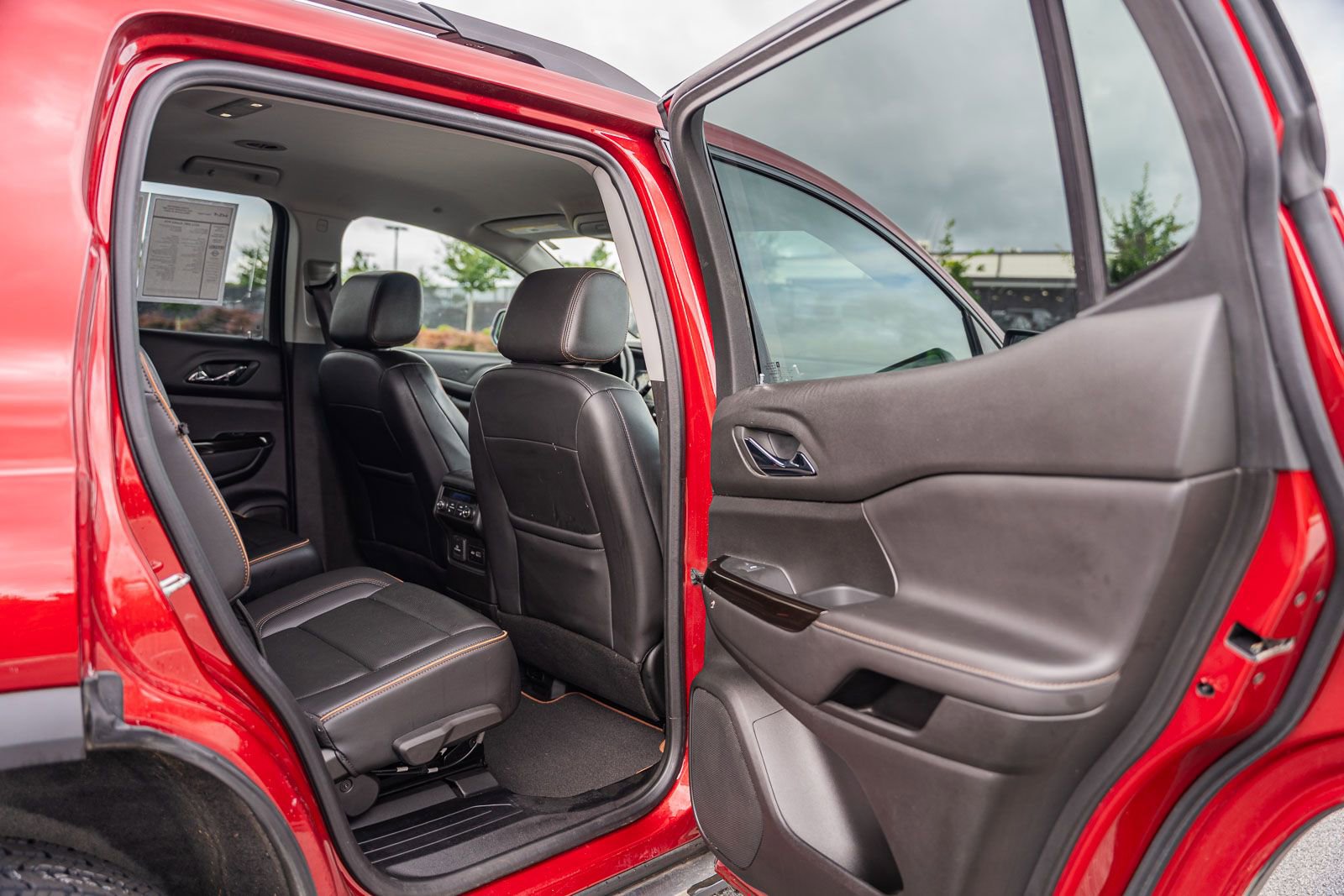 Used 2023 GMC Acadia AT4 w/ Technology Package image 13