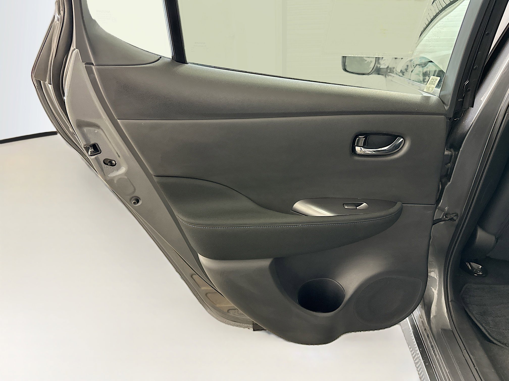 Used 2025 Nissan Leaf S image 26