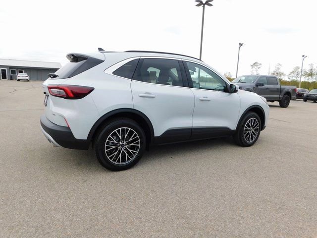 New 2026 Ford Escape SE image 3