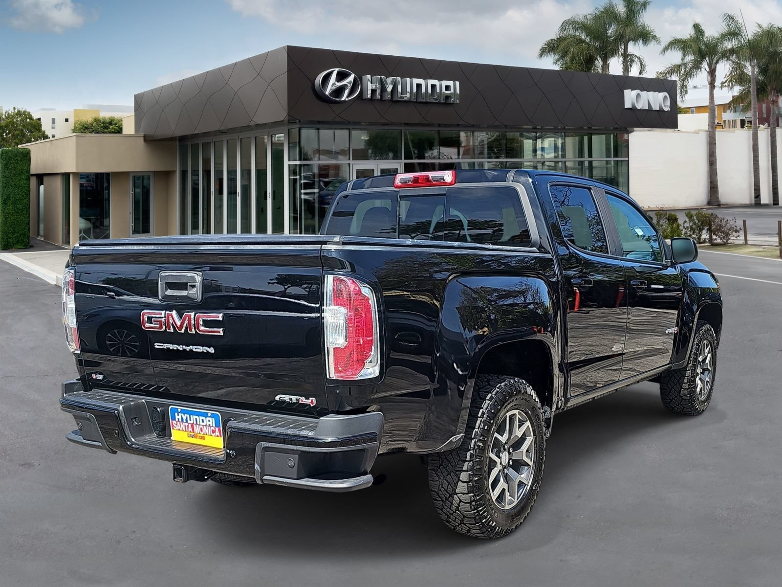 Used 2021 GMC Canyon AT4 w/ Trailering Package AWD/4WD image 3
